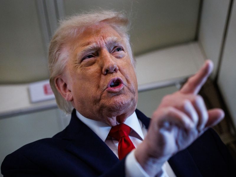 Trump z ostro grožnjo Iranu: "Zaprite ožino in ne boste več imeli države"