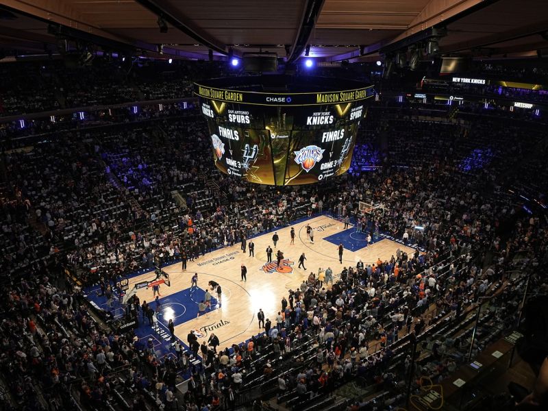 Trump tako zaspal med dramatičnim finalom NBA, prizor se šir