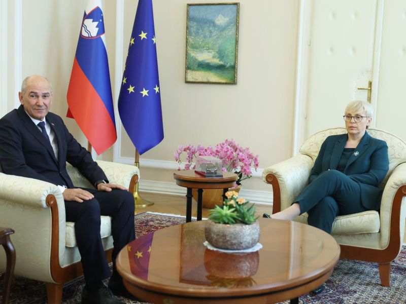 Pirc Musar in Janša na štiri oči pred protokolarnim sprejemom vlade