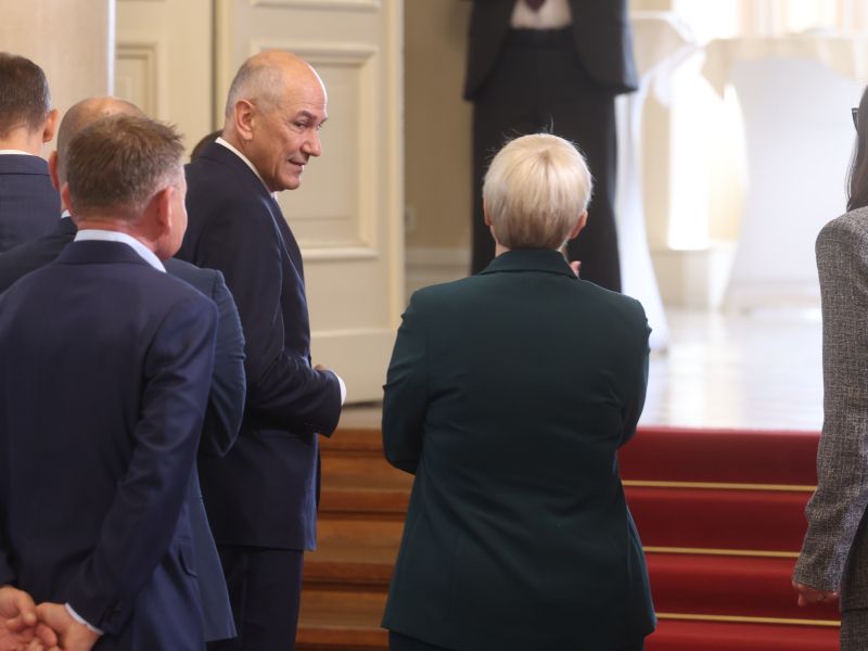 Spor: Pirc Musar nasprotuje, da bi na državni proslavi govoril tudi Janša