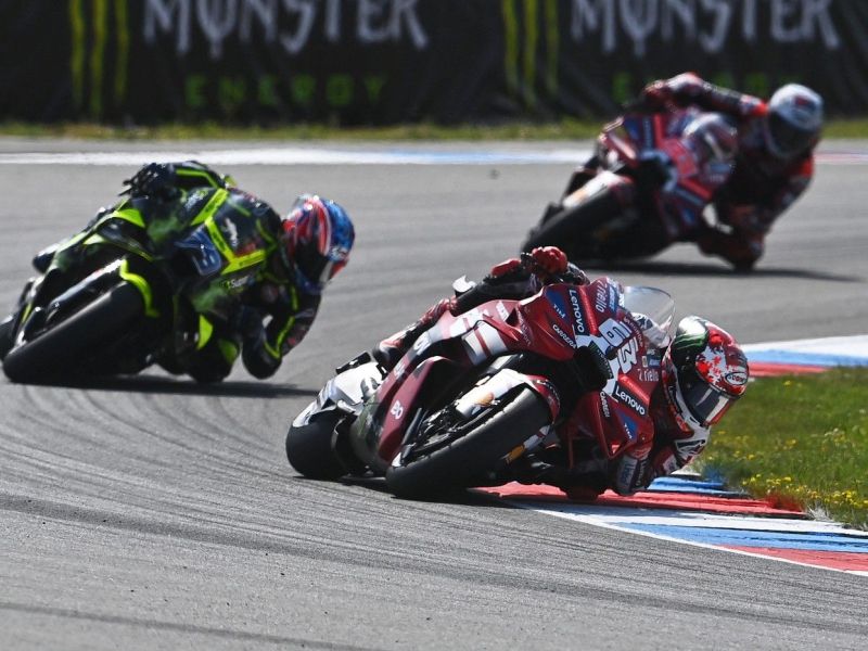 Bagnaia zmagovalec sprinta, Bezzecchi v pesku