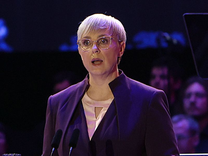 Predsednica kar zamenjala Oblaka, takole je politiko povezala z nogometom