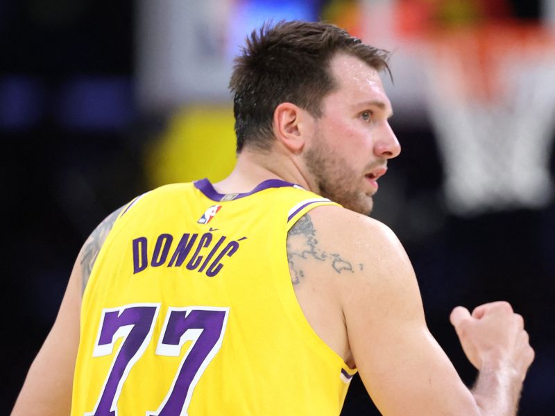 Lakers Dončiću pripeljali še enega centra, ta zvezda menja Slovenca Hayesa