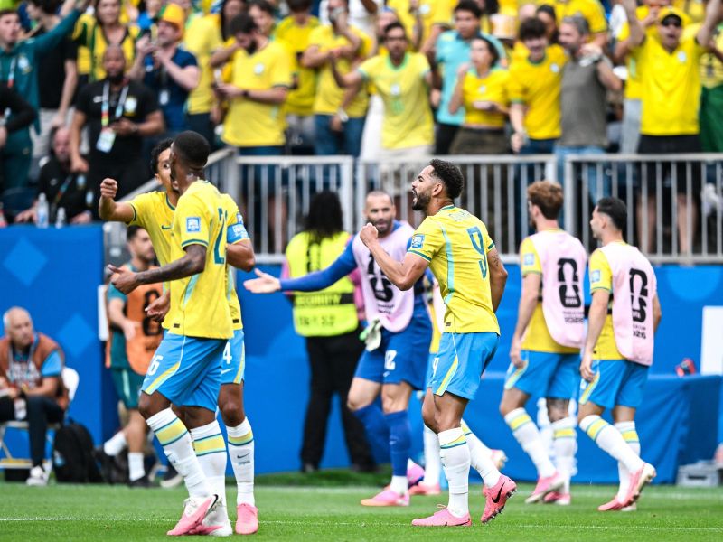 Japonci nagnali strah v kosti Braziliji, ki se je rešila šele v podaljšku