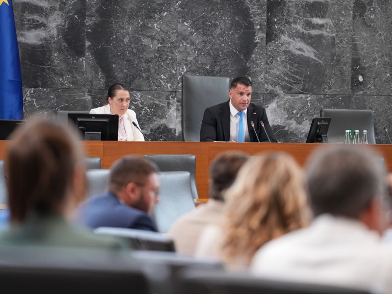 Nov poskus opozicije: Je koaliciji s takim dnevnim redom nastavila past?