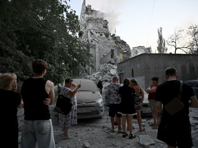 Rusi ciljali tudi stanovanjske soseske v Kijevu: Ubiti osem ljudi