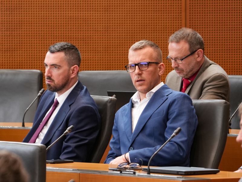 Poslanci in odbor zaprli vrata razpravi o aferi mijič