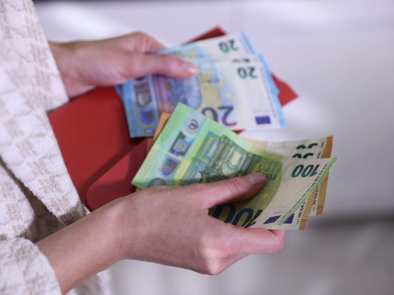 Pred jesenjo nov udarec: nekateri stroški višji tudi za tretjino