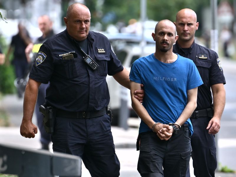 Drama v Zagrebu: Specialci aretirali moškega z bombo