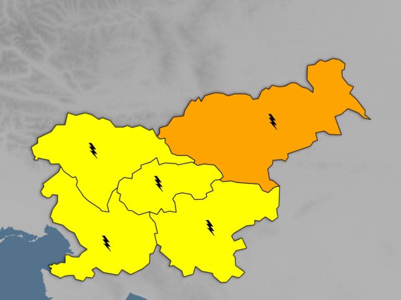 Oranžno opozorilo pred nevihtami: prihajajo močni sunki vetra in toča