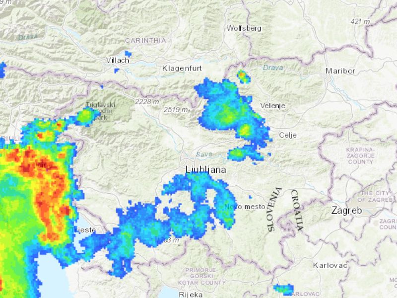 Proti Sloveniji že zdaj nevihtna linija, Arso svari pred močnim vetrom