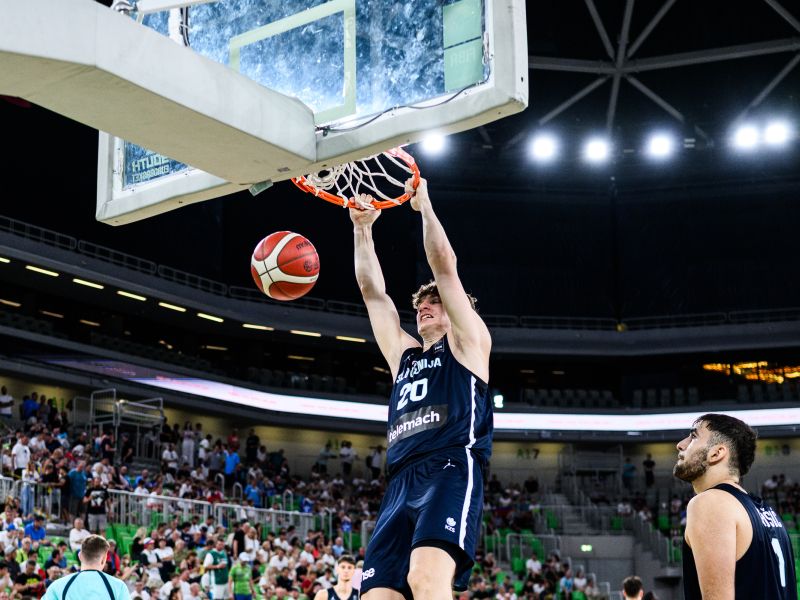 Slovenija je v finalu! Nora drama, noro slavje mladih košarkarjev