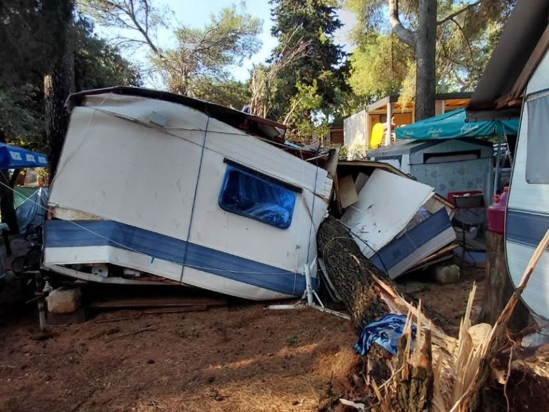(foto) Silovito neurje razdejalo kamp na Lošinju