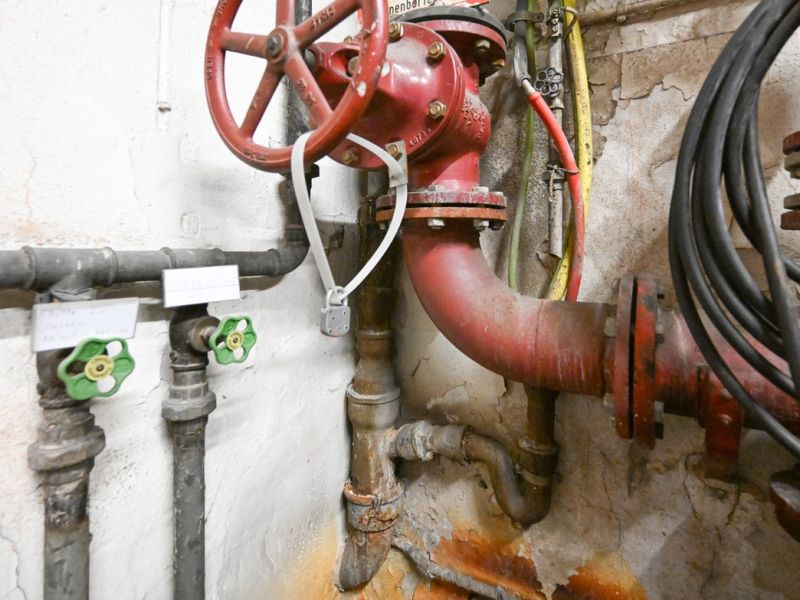 Množična zastrupitev z vodo: 3100 obolelih, aretirali direktorico vodovoda