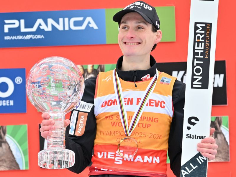 Domen Prevc iz 'raja' poslal sporočilo Hrgoti - trenerja očitno zanj skrbi