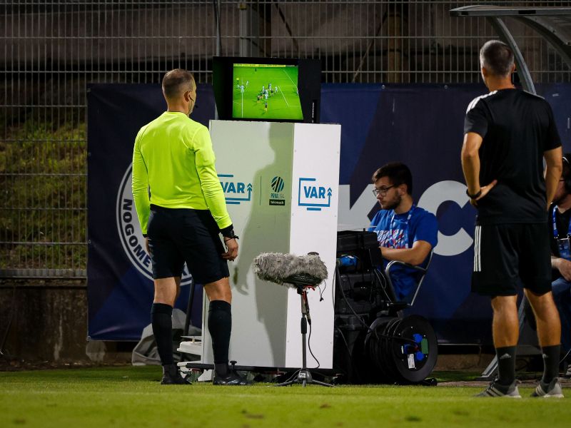 Uefa glede VAR-a poslala jasno sporočilo. To so navijači želeli slišati