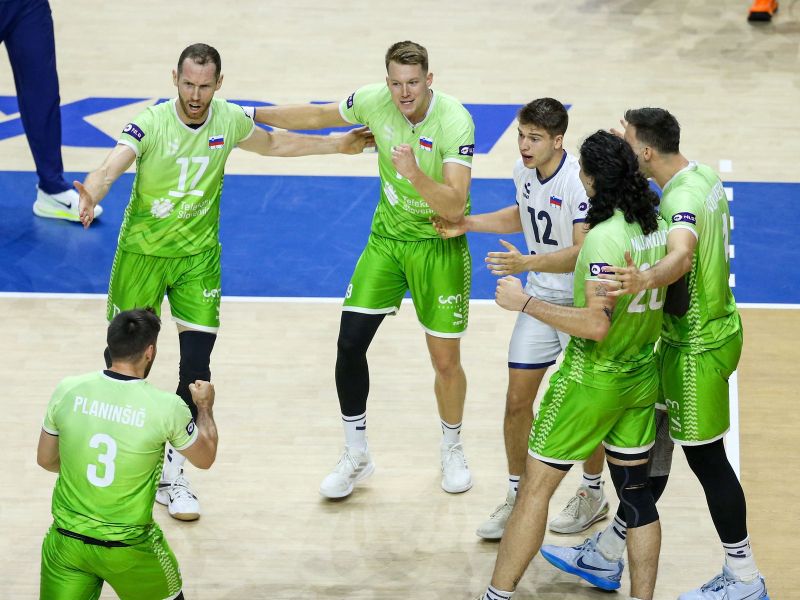 Slovenci po porazu ostajajo v boju za zgodovinsko odličje