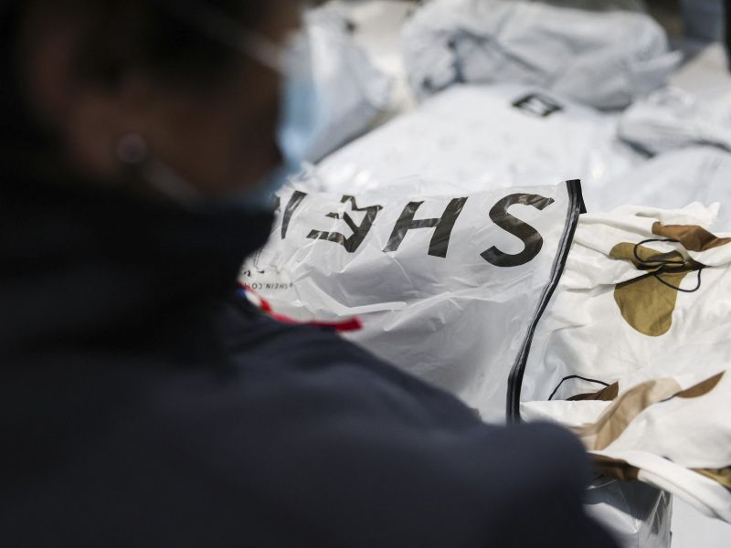 Naročanje s Temuja ali Sheina bi lahko kmalu postalo še dražje