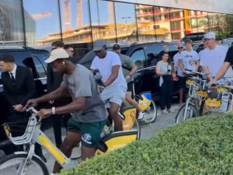 Lakers s kolesi po Ljubljani, to so si privoščili in navdušili mimoidoče