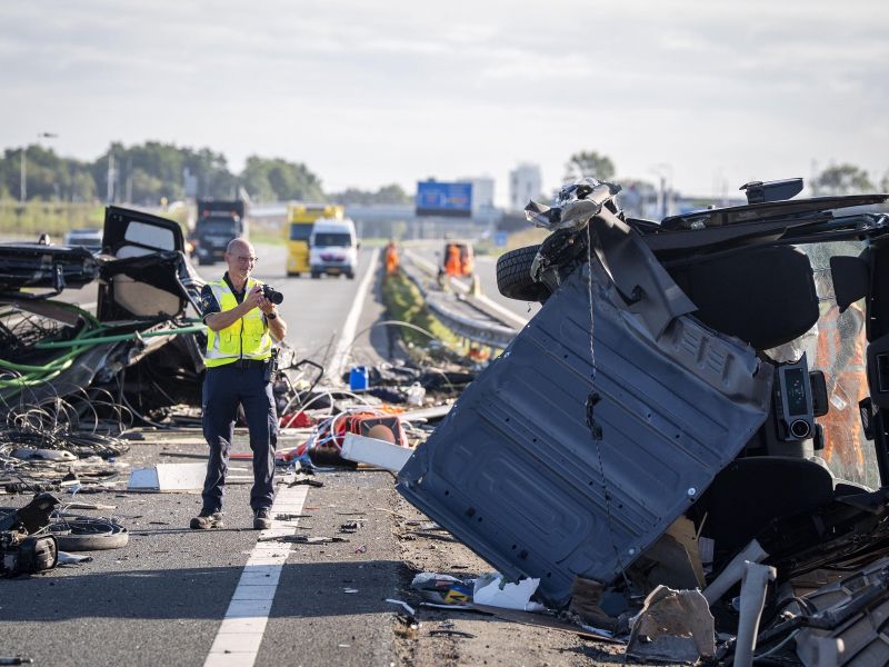 Avtobus z nemškimi dijaki trčil v kombi, poškodovanih 18 oseb