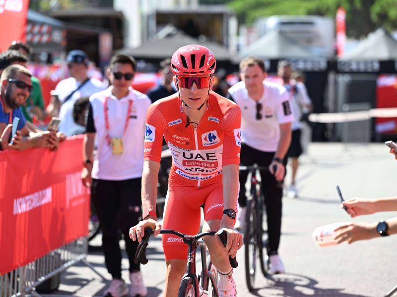 Vuelta v skrbeh zaradi Pogačarja - to početje ga lahko stane zmage