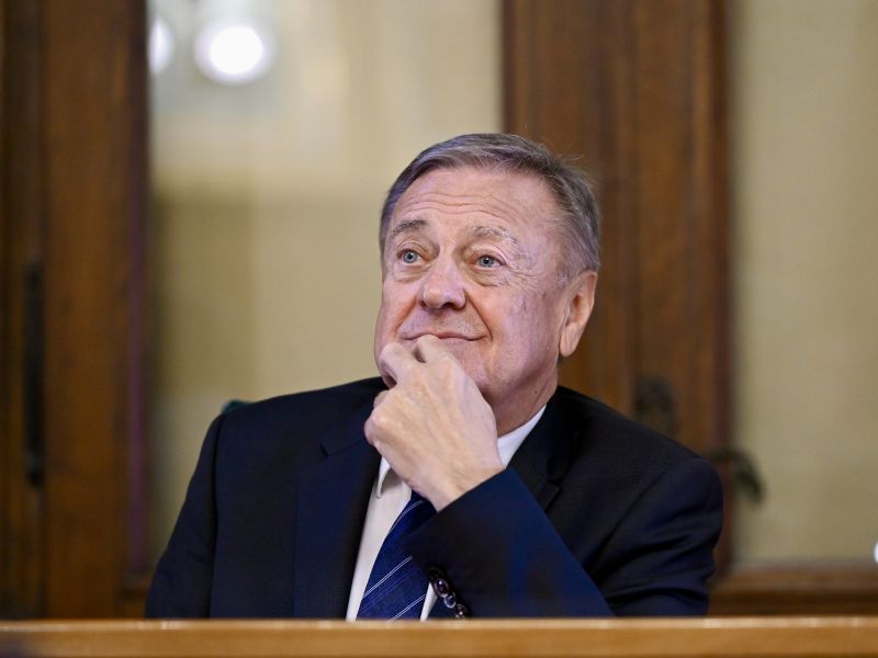 Rončević bo otrokom podaril ustavo, Janković pa slikanice