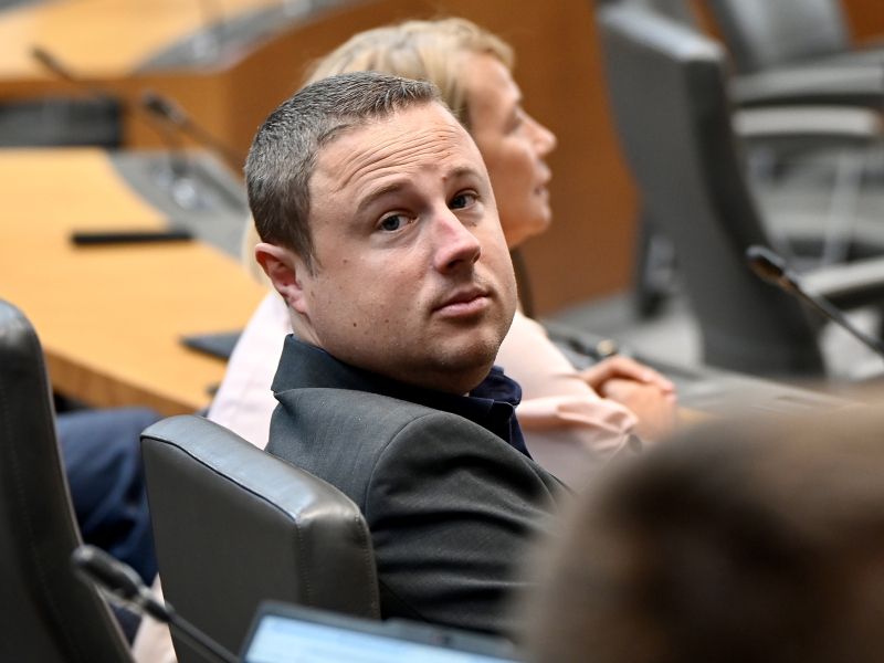 Hojs oster do poteze “Golobove” Sluge: “To je svinjarija in hudobija čez vse”