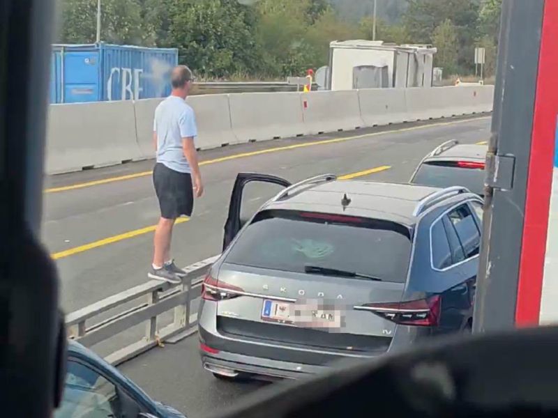 Absurdnost na primorski avtocesti: igra in ples sredi tragedije