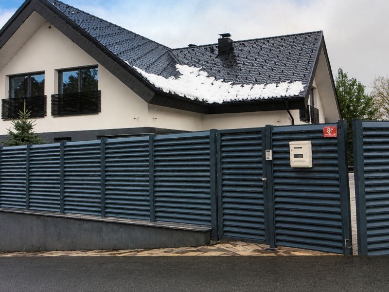 Hiša z bazenom v Logatcu: cena 228 tisoč pod cenitvijo