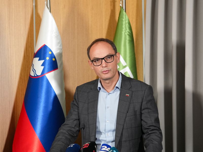 Anže Logar žuga Sukičevi, da jo bo ovadil zaradi krive ovadbe