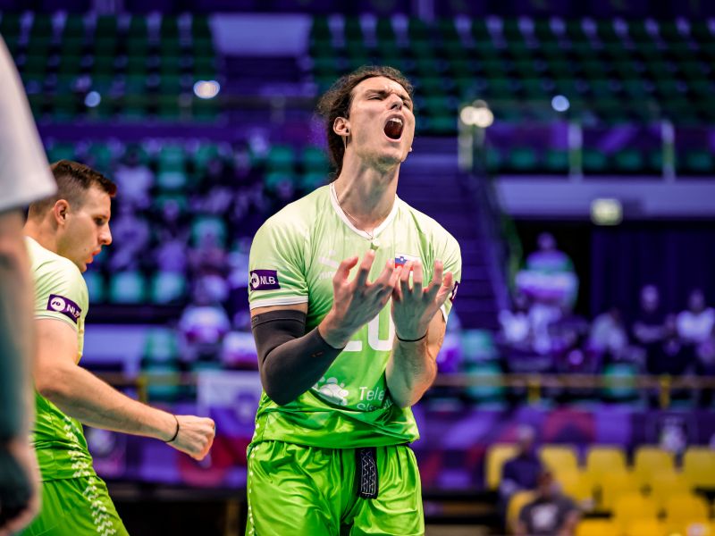 Slovenski odbojkarji po zaušnici s prstom pokazali na krivca za poraz