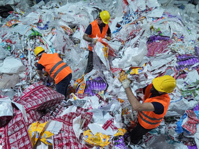 EU opozarja na resne težave, a Turčiji še naprej pošilja plastiko