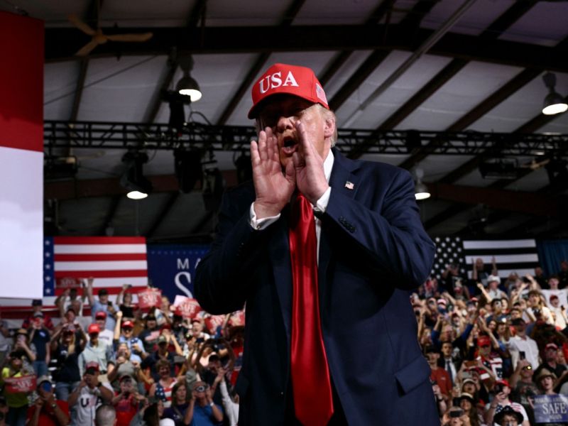 Tako slabo gre ZDA, da je Trumpu pred volitvam hrbet obrnil celo Fox News
