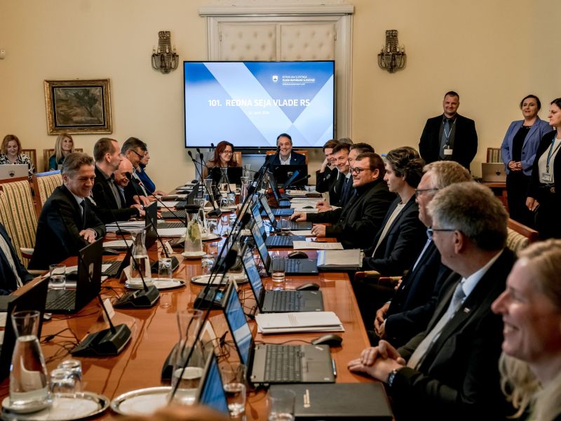 Kaj danes delajo ministri Golobove vlade in kdo prejema nadomestilo plače