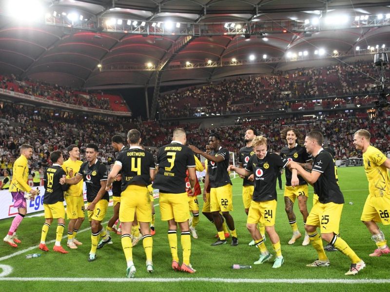 Bundesliga: Borussia Dortmund edina še stoodstotna