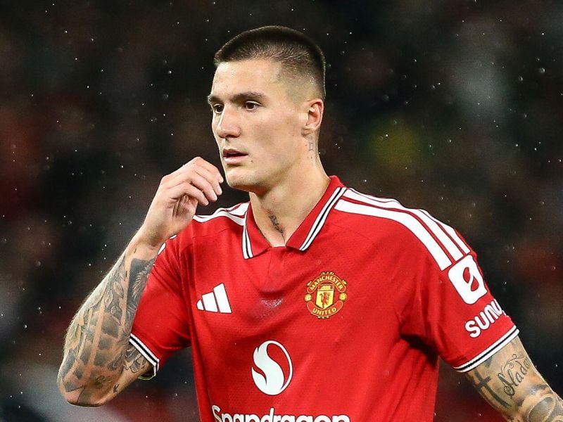 Šeško je pogrešan – United brez Slovenca v Londonu, kaj se dogaja