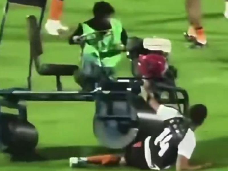 Valjar povozil bivšega angleškega reprezentanta, prizor z ogrevanja šokira