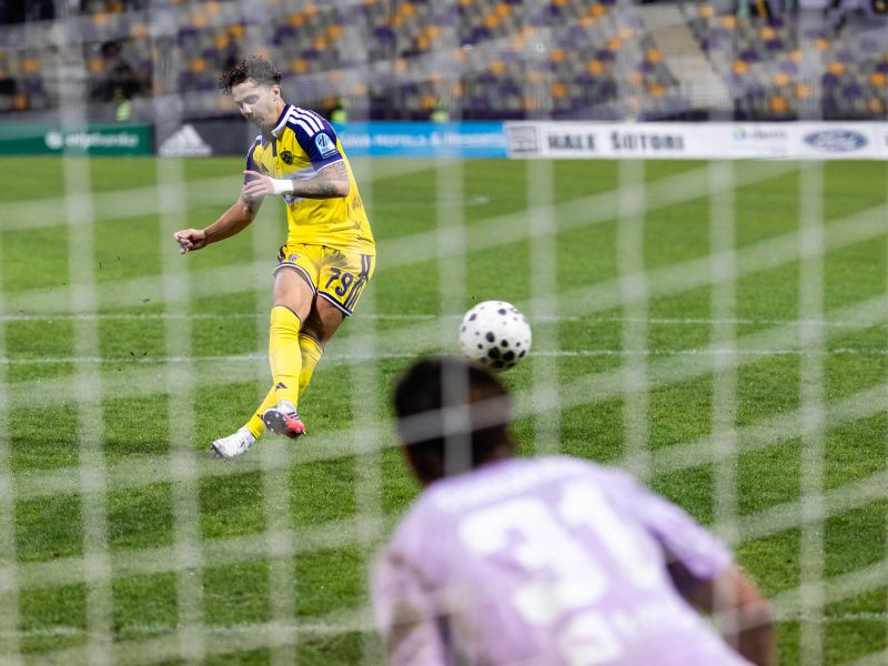 Zahović takole rešil Maribor: Izsilil penal in v 97. minuti silovito udaril