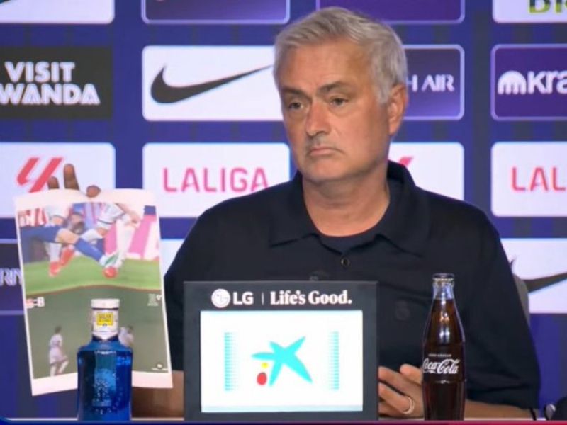 Mourinho šokiral po porazu proti Oblakovim: to je prinesel novinarjem