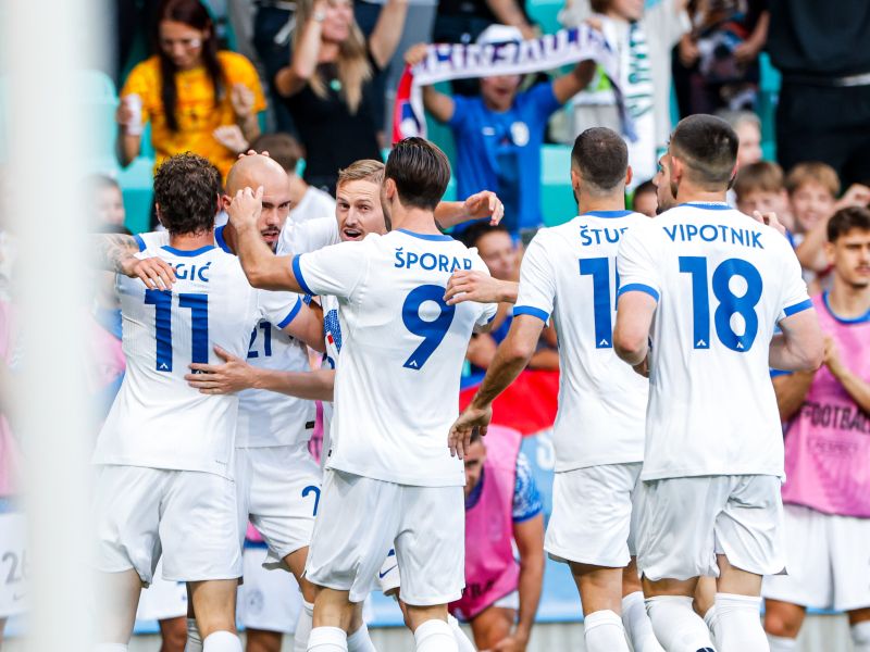 Hud udarec: Zaradi goljufije proti Sloveniji brez kapetana