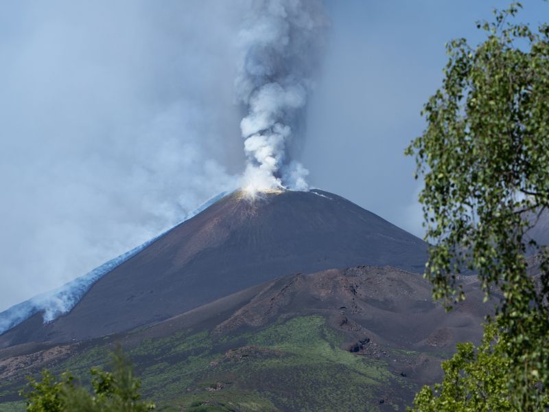 Etna spet bruha: izbruh ohromil letalski promet na Siciliji