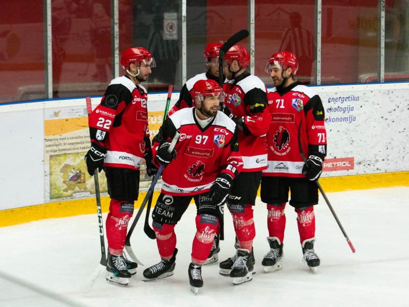 Jesenice do šeste zaporedne zmage, šov v Podmežakli