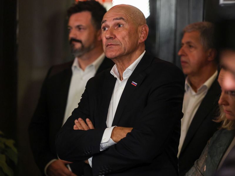 DVK po Janševih očitkih: "Ne nameravamo se vključevati v politične polemike"