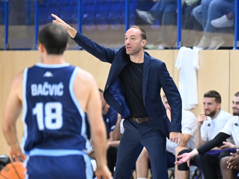 Slovenski trener v središču norišnice: igralci so ga šokirali, video je hit