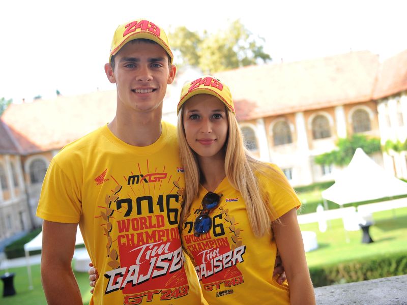Gajser se je poročil – prelepa nevesta Špela ukradla vse poglede (foto)