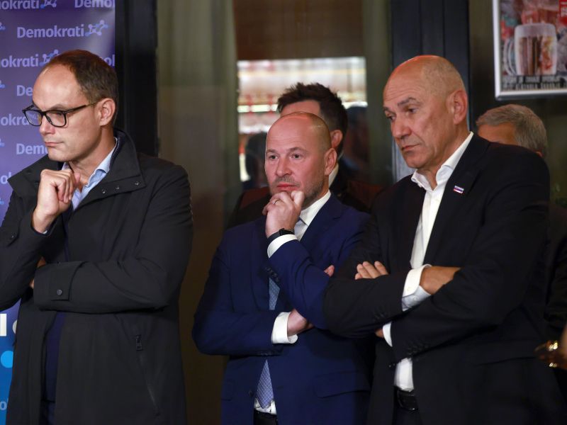 Hladen tuš: janša, vrtovec in logar se streljajo v kolena