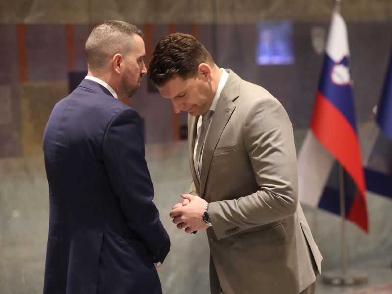 Podjetnik nima časa za poslanski mandat, bo Mijiča zamenjala trgovka?