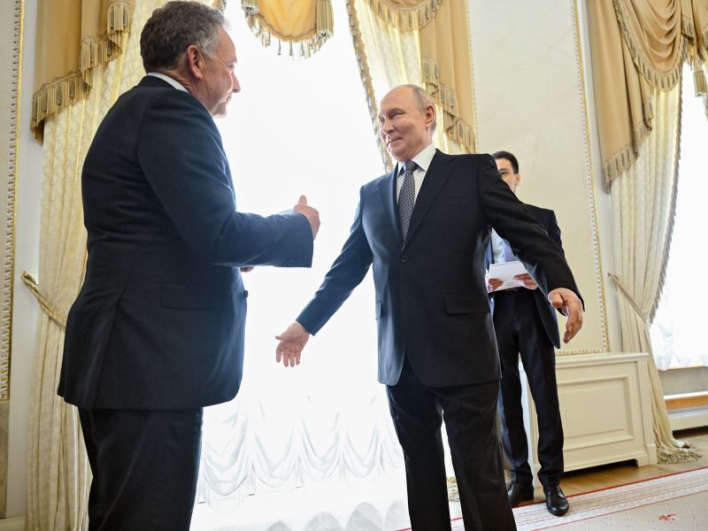 Trumpov sel v Rusiji dočakal topel sprejem, Putina označil za humanitarca