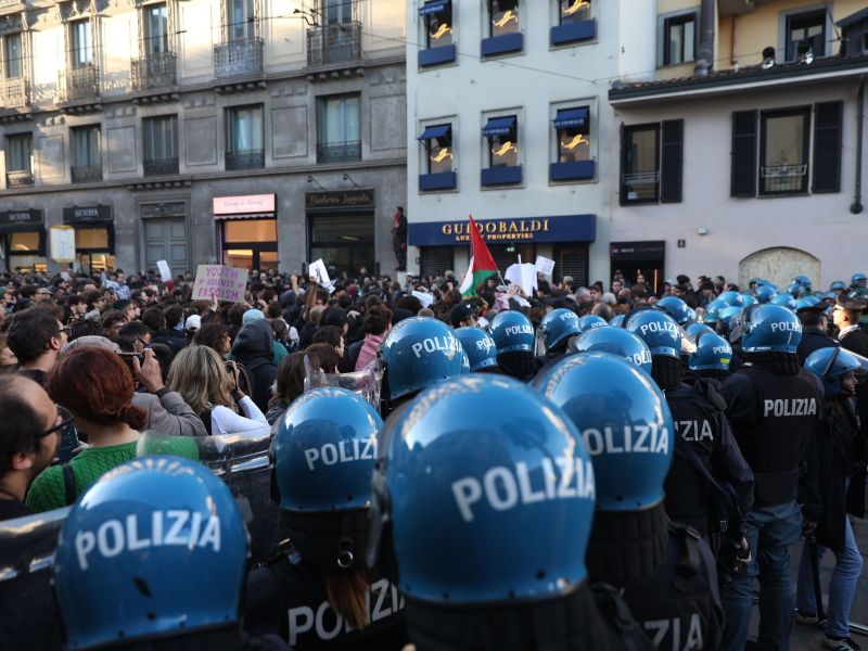 Napeto po vsej Italiji: oblasti v strahu pred novimi izgredi (video)