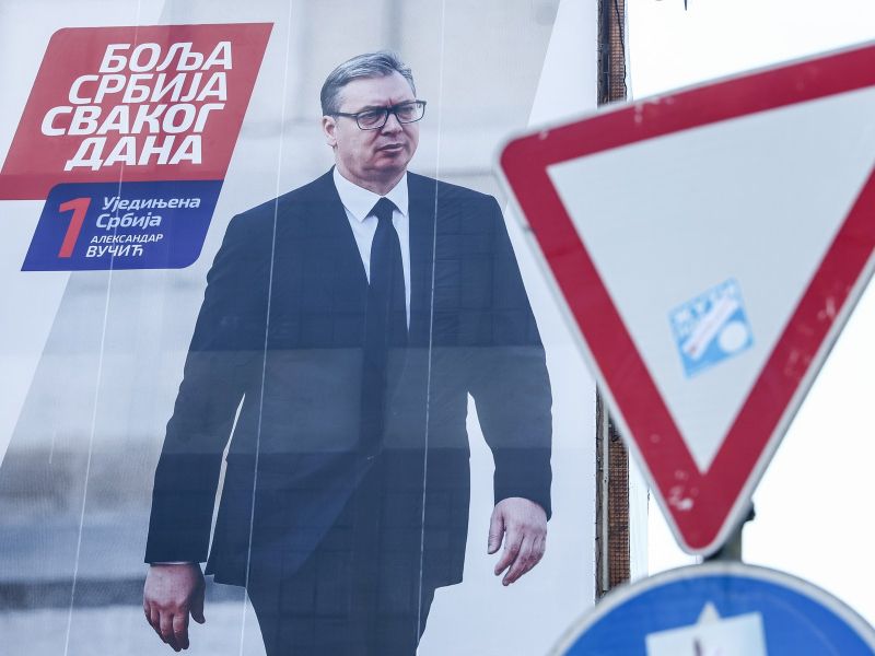 Prelomne volitve v Srbiji: vrste že pred odprtjem volišč
